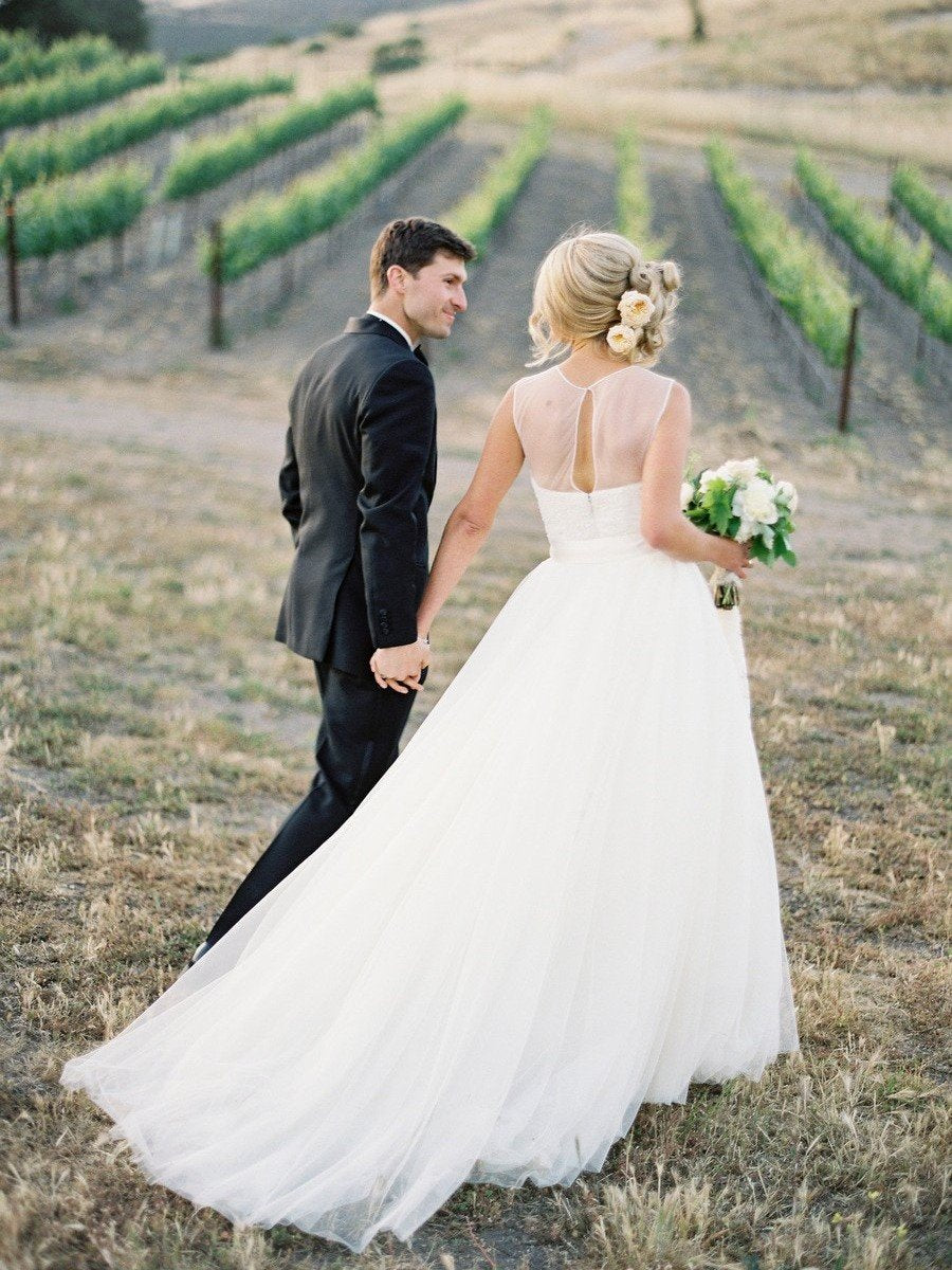 Elegant Tulle A Line Sleeveless Ivory With Belt Long Wedding Dresses 2024