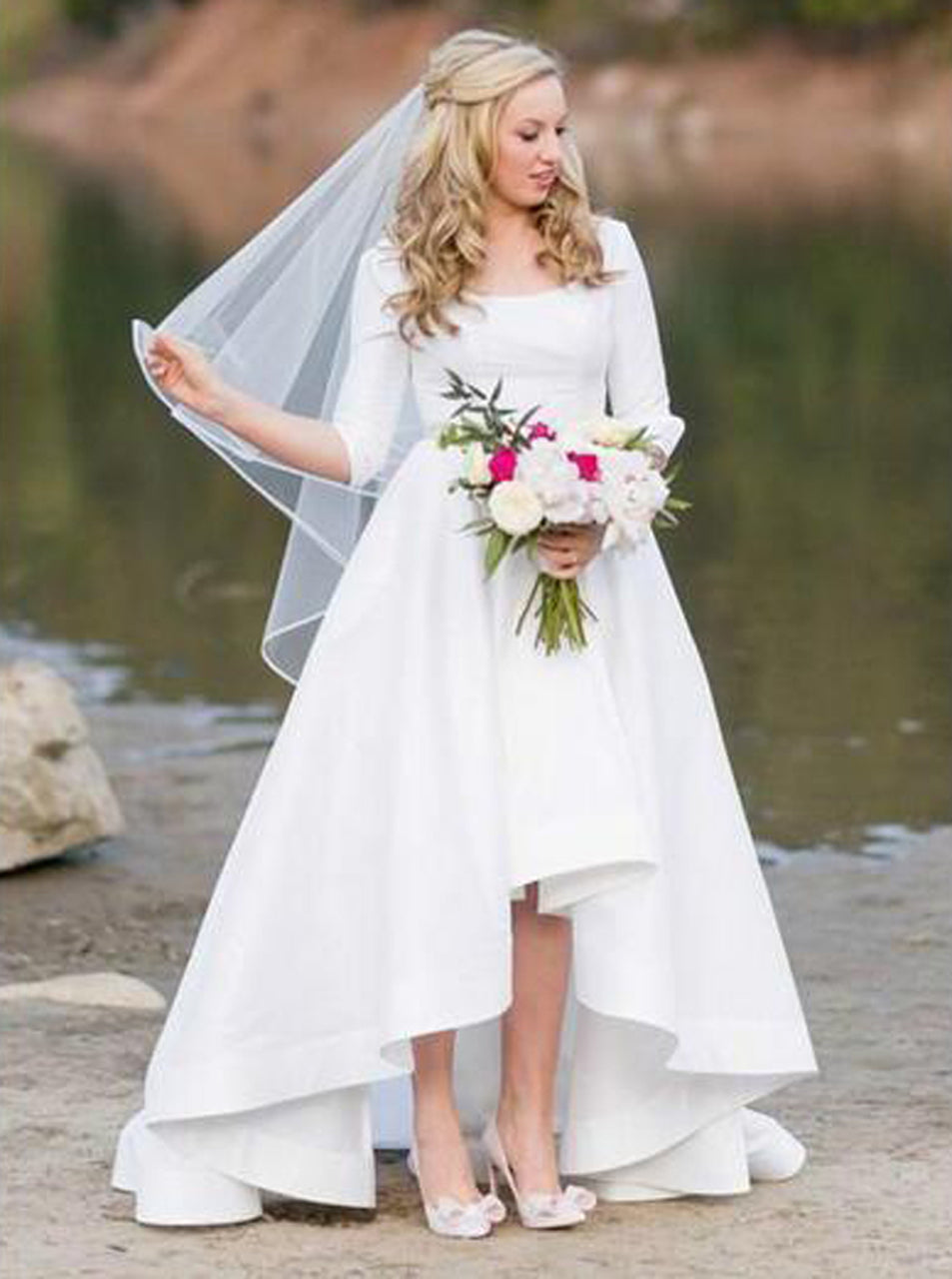 2024 Long Sleeves High Low A Line Satin Bateau Short Beach Wedding Dresses