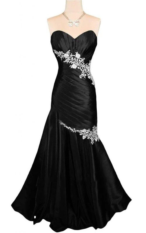 Sweetheart Strapless Black With White 2024 Sheath Appliques Lace Up Back Beach Wedding Dresses