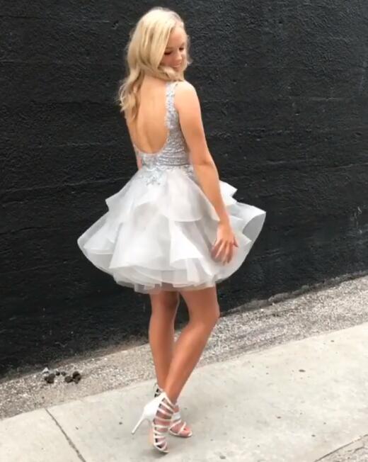 Princess/A-Line Scoop Backless Appliques Gray Organza Homecoming/Prom Dresses