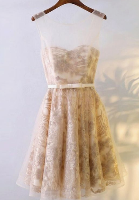 A-Line Boat Neck Knee-Length Champagne Tulle Homecoming Dress with Lace CD3703