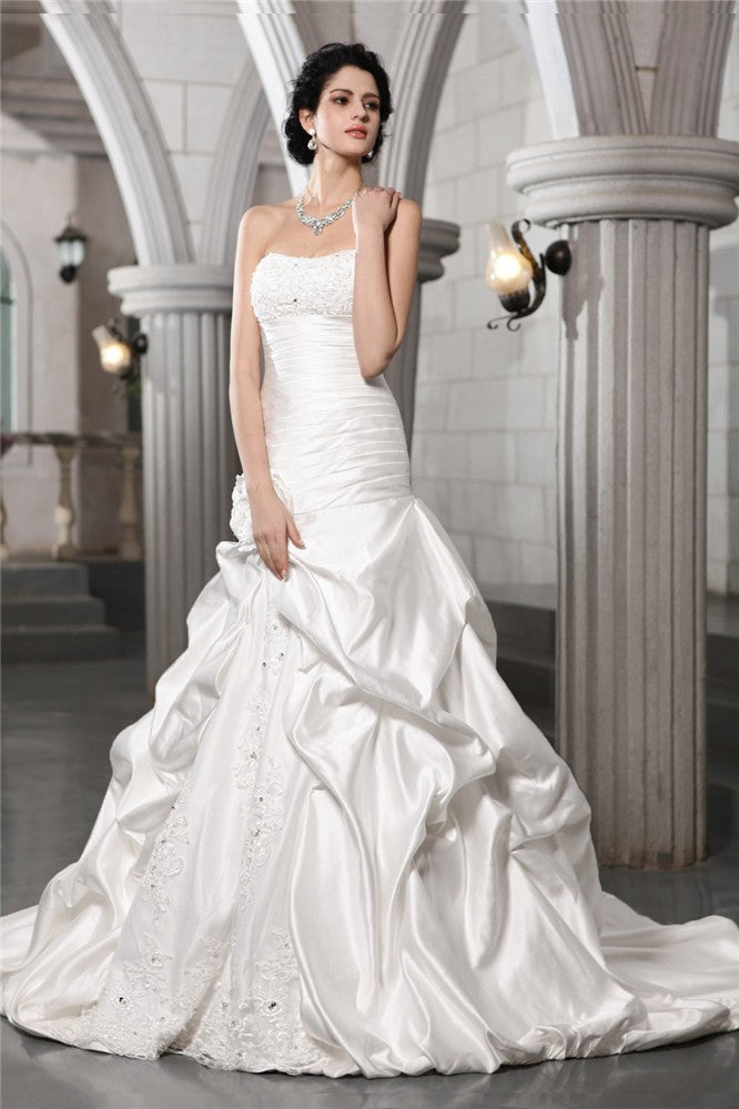 A-Line/Princess Sleeveless Strapless Beading Applique Hand-Made Flower Long Satin Wedding Dresses CICIP0006812