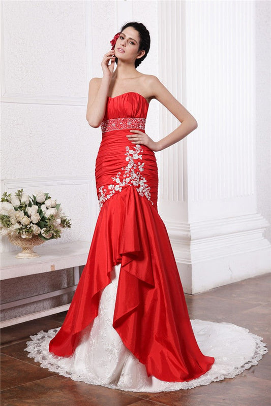 Trumpet/Mermaid Strapless Sleeveless Beading Lace Applique Long Taffeta Wedding Dresses CICIP0006825