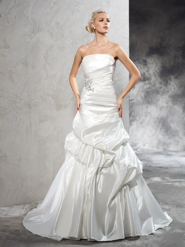 Sheath/Column Strapless Pleats Sleeveless Long Satin Wedding Dresses CICIP0006965