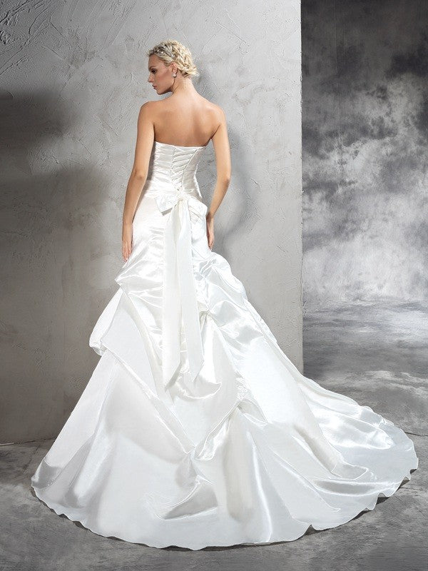 Sheath/Column Strapless Pleats Sleeveless Long Satin Wedding Dresses CICIP0006965