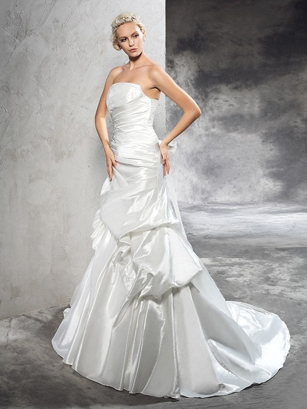 Sheath/Column Strapless Pleats Sleeveless Long Satin Wedding Dresses CICIP0006965