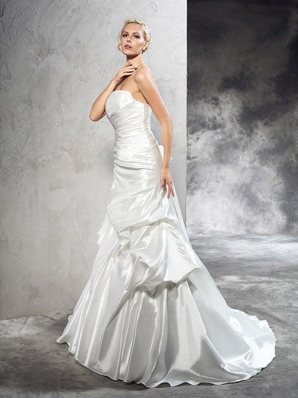 Sheath/Column Strapless Pleats Sleeveless Long Satin Wedding Dresses CICIP0006965