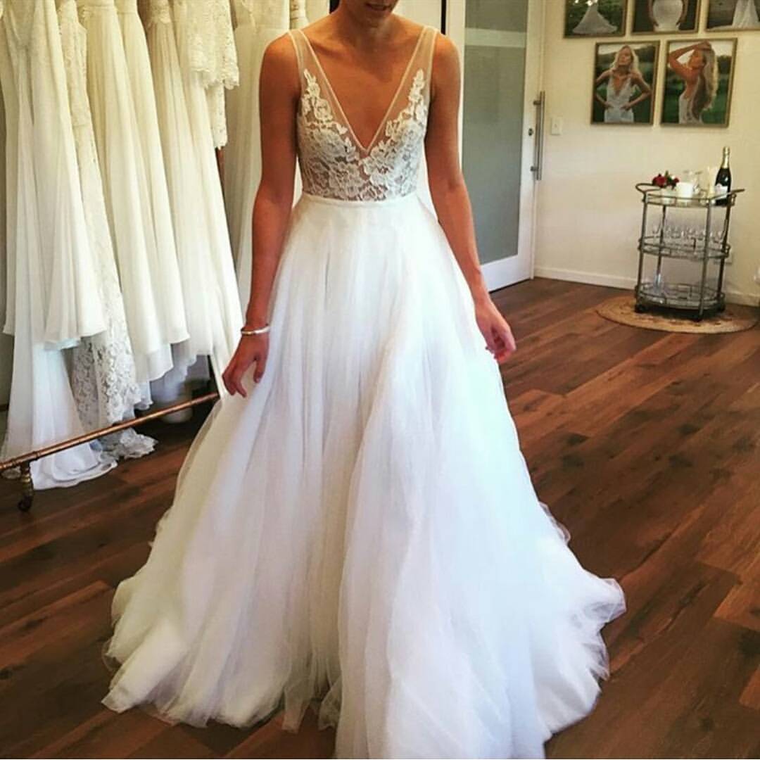 2024 Gorgeous A Line V Neck Backless Lace Tulle White Wedding Dresses